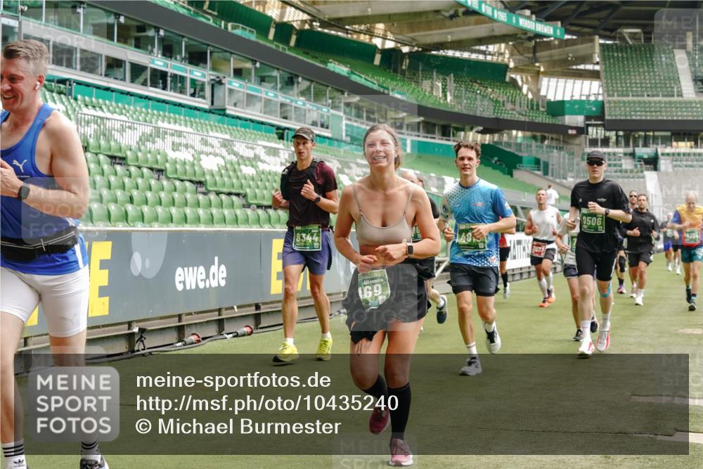 13.09.2026 - 21. swb-Marathon Bremen Michael Burmester http://msf.ph/oto/10435240 13.09.2026 13:05:23 Laufen im Stadion 178, 209, 217, 244, 323, 394, 430, 534, 536, 565, 647, 784, 891, 900, 1073, 1239, 1243, 1274, 1307, 1308, 1343, 1373, 1380, 1456, 1533, 1581, 1627, 1653, 1656, 1687, 1780, 1914, 1932, 1941, 2023, 2076, 2089, 2126, 2241, 2244, 2265, 2301, 2310, 2355, 2369, 2393, 2430, 2452, 2464, 2602, 2723, 2742, 2764, 2867, 2872, 2891, 2910, 2919, 2957, 2959, 2985, 3028, 3030, 3115, 3217, 3278, 3320, 3343, 3419, 3425, 3444, 3485, 3521, 3796, 3909, 242 meine-sportfotos.de