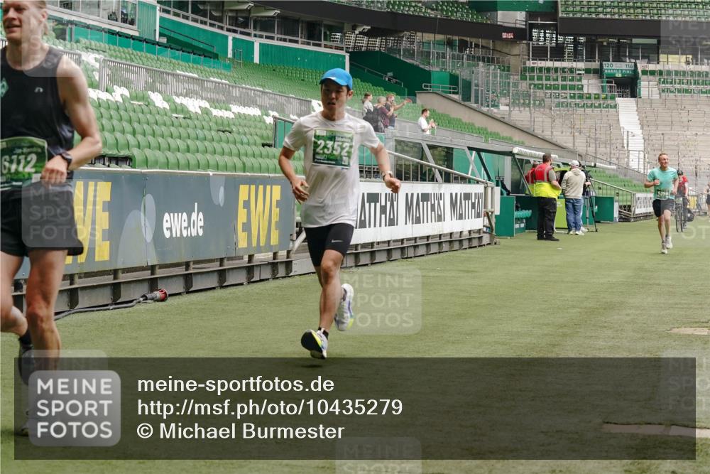13.09.2026 - 21. swb-Marathon Bremen Michael Burmester http://msf.ph/oto/10435279 13.09.2026 12:37:32 Laufen im Stadion 346, 365, 466, 658, 850, 895, 1090, 1118, 1288, 1385, 1485, 1583, 1604, 1754, 2073, 2141, 2585, 2670, 3617, 7244, 7650, 7768, 8075, 8077, 8081, 8729, 9399, 9522, 9617, 250, 272, 299, 525, 919, 1089, 1212, 2072, 5428, 7741 meine-sportfotos.de