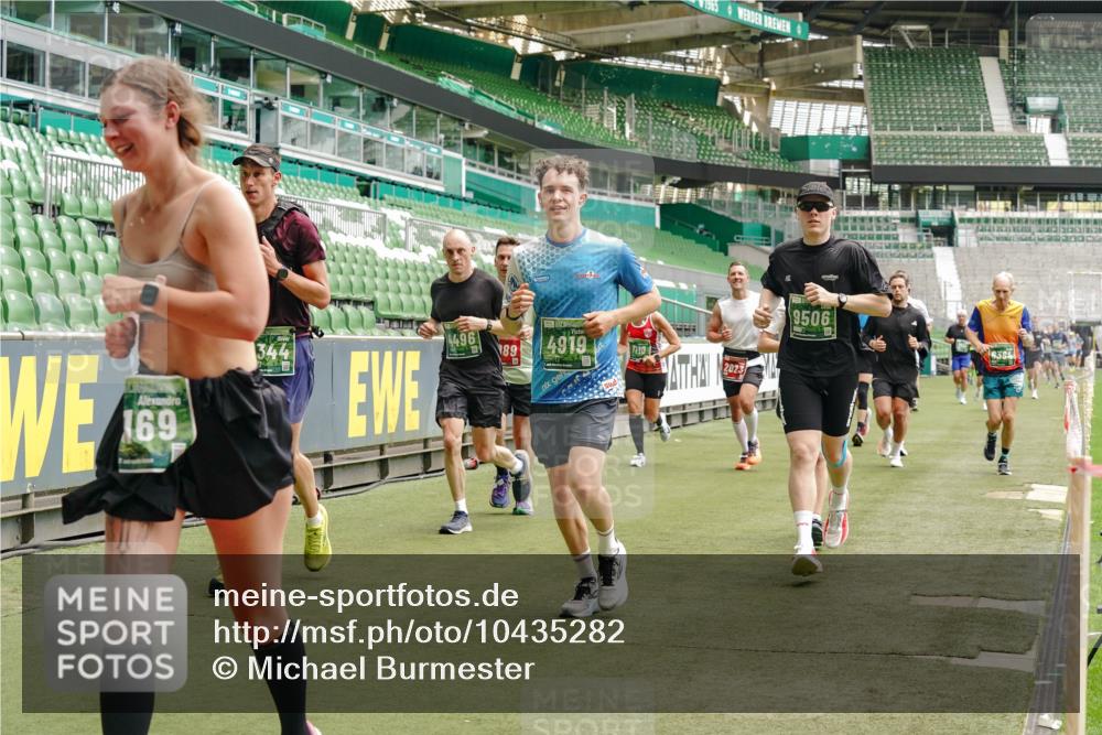 13.09.2026 - 21. swb-Marathon Bremen Michael Burmester http://msf.ph/oto/10435282 13.09.2026 13:05:24 Laufen im Stadion 178, 209, 217, 244, 323, 394, 430, 454, 534, 536, 565, 647, 784, 891, 900, 1073, 1239, 1243, 1274, 1307, 1308, 1343, 1373, 1380, 1456, 1533, 1581, 1627, 1653, 1656, 1687, 1780, 1914, 1932, 1941, 2023, 2076, 2089, 2126, 2241, 2244, 2265, 2301, 2310, 2355, 2369, 2393, 2430, 2452, 2464, 2602, 2723, 2742, 2764, 2867, 2872, 2891, 2910, 2919, 2957, 2959, 2985, 3028, 3030, 3115, 3217, 3278, 3320, 3343, 3419, 3425, 3444, 3485, 3521, 3796, 3909, 242 meine-sportfotos.de