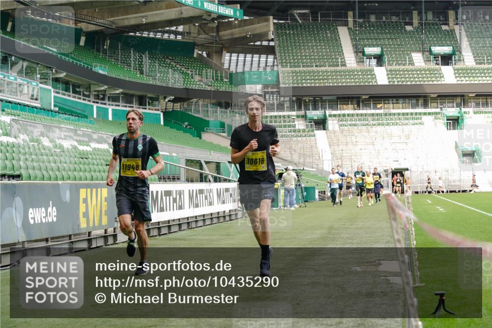 13.09.2026 - 21. swb-Marathon Bremen Michael Burmester http://msf.ph/oto/10435290 13.09.2026 10:25:36 Laufen im Stadion 10143, 10210, 10228, 10312, 10328, 10336, 10337, 10342, 10346, 10358, 10398, 10447, 10454, 10456, 10593, 10632, 10735, 10742, 10775, 10806, 10816, 10861, 10866, 10972, 10987, 10988, 11015, 11019, 11020, 11088, 11108, 11143, 11155, 11187, 11199, 11209, 11232, 11265, 11312, 11375, 11442, 11447, 11468, 11527, 11607, 11615, 11630, 11632, 11704, 11758, 11826, 11895, 11948, 12246, 12281, 12406, 12426, 12442, 12525, 13520, 13585 meine-sportfotos.de