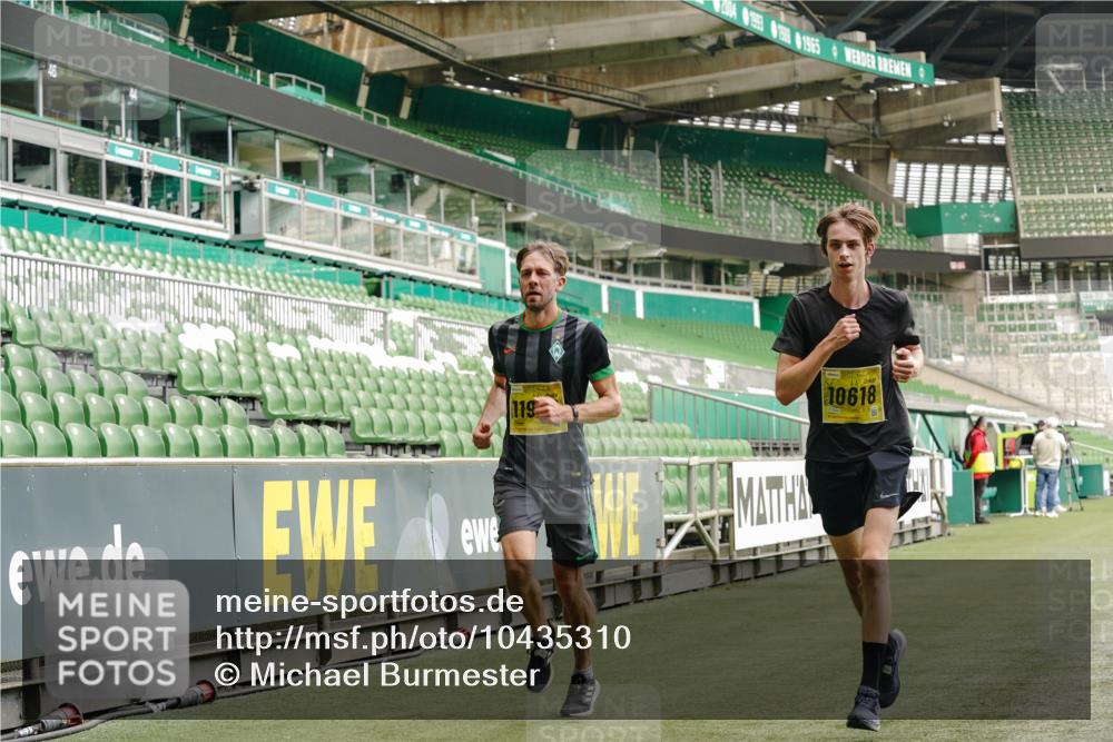 13.09.2026 - 21. swb-Marathon Bremen Michael Burmester http://msf.ph/oto/10435310 13.09.2026 10:25:37 Laufen im Stadion 10143, 10210, 10228, 10312, 10328, 10336, 10337, 10342, 10346, 10358, 10398, 10447, 10454, 10456, 10593, 10632, 10735, 10742, 10775, 10806, 10816, 10861, 10866, 10972, 10987, 10988, 11015, 11019, 11020, 11088, 11108, 11155, 11187, 11199, 11209, 11232, 11265, 11312, 11375, 11442, 11447, 11468, 11527, 11607, 11615, 11630, 11632, 11704, 11758, 11826, 11895, 11948, 12281, 12406, 12426, 12442, 12525, 13585 meine-sportfotos.de