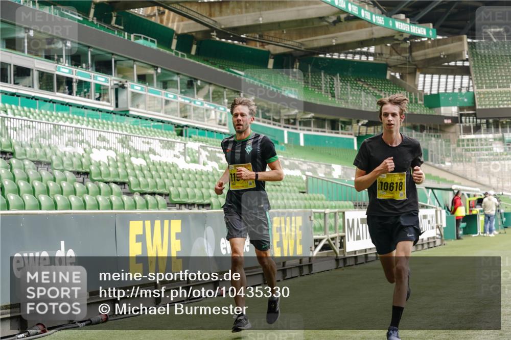13.09.2026 - 21. swb-Marathon Bremen Michael Burmester http://msf.ph/oto/10435330 13.09.2026 10:25:37 Laufen im Stadion 10143, 10210, 10228, 10312, 10328, 10336, 10337, 10342, 10346, 10358, 10398, 10447, 10454, 10456, 10593, 10632, 10735, 10742, 10775, 10806, 10816, 10861, 10866, 10972, 10987, 10988, 11015, 11019, 11020, 11088, 11108, 11155, 11187, 11199, 11209, 11232, 11265, 11312, 11375, 11442, 11447, 11468, 11527, 11607, 11615, 11630, 11632, 11704, 11758, 11826, 11895, 11948, 12281, 12406, 12426, 12442, 12525, 13585 meine-sportfotos.de