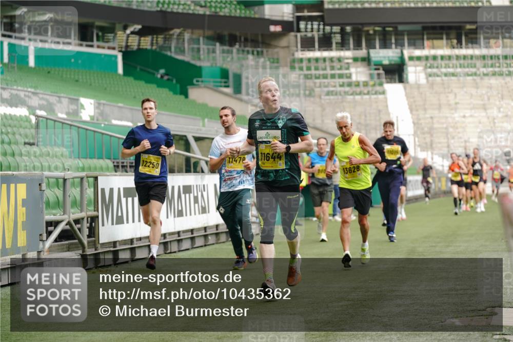 13.09.2026 - 21. swb-Marathon Bremen Michael Burmester http://msf.ph/oto/10435362 13.09.2026 10:25:47 Laufen im Stadion 10143, 10210, 10214, 10228, 10312, 10328, 10336, 10337, 10342, 10346, 10352, 10358, 10398, 10436, 10445, 10447, 10454, 10456, 10536, 10593, 10632, 10735, 10742, 10775, 10806, 10816, 10861, 10866, 10987, 10988, 11015, 11019, 11020, 11088, 11108, 11155, 11187, 11199, 11209, 11232, 11265, 11279, 11312, 11375, 11442, 11447, 11468, 11527, 11607, 11615, 11630, 11632, 11704, 11758, 11826, 11948, 12281, 12406, 12426, 12525, 13585 meine-sportfotos.de