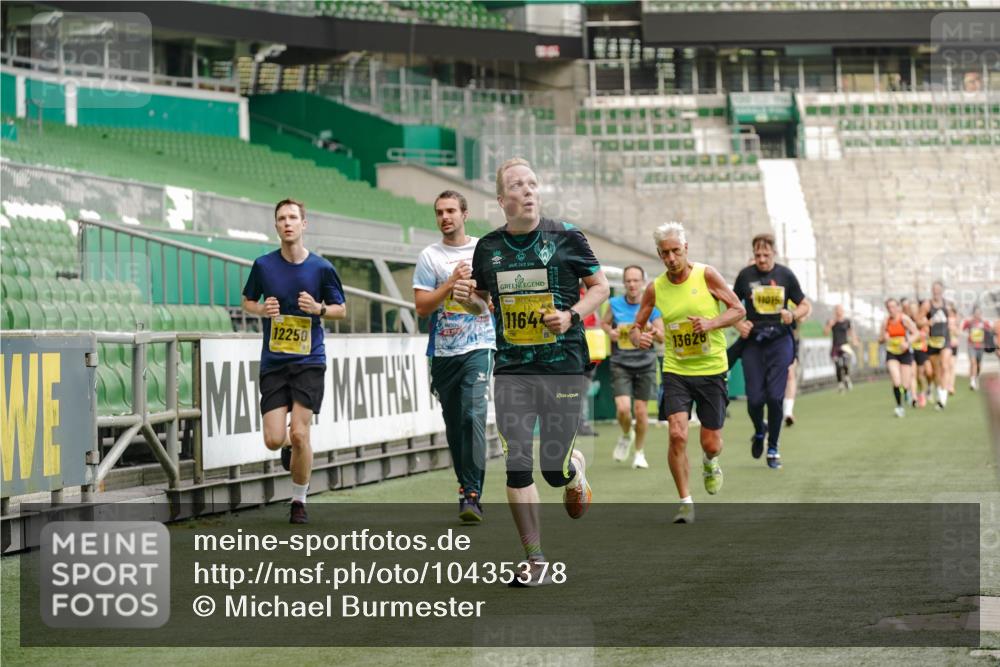 13.09.2026 - 21. swb-Marathon Bremen Michael Burmester http://msf.ph/oto/10435378 13.09.2026 10:25:47 Laufen im Stadion 10143, 10210, 10214, 10228, 10312, 10328, 10336, 10337, 10342, 10346, 10352, 10358, 10398, 10436, 10445, 10447, 10454, 10456, 10536, 10593, 10632, 10735, 10742, 10775, 10806, 10816, 10861, 10866, 10987, 10988, 11015, 11019, 11020, 11088, 11108, 11155, 11187, 11199, 11209, 11232, 11265, 11279, 11312, 11375, 11442, 11447, 11468, 11527, 11607, 11615, 11630, 11632, 11704, 11758, 11826, 11948, 12281, 12406, 12426, 12525, 13585 meine-sportfotos.de