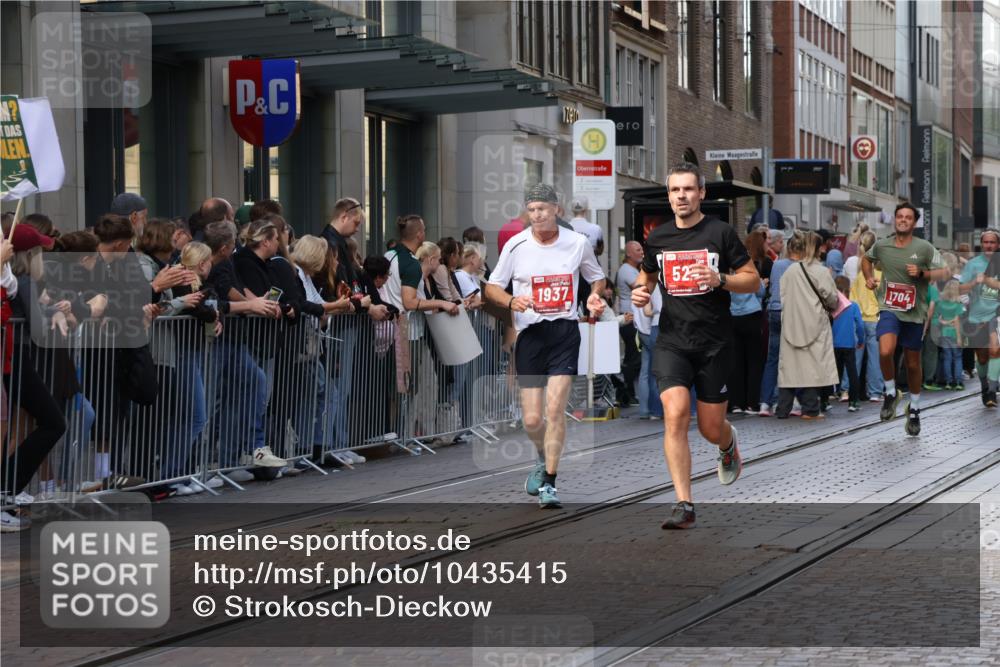 13.09.2026 - 21. swb-Marathon Bremen Strokosch-Dieckow http://msf.ph/oto/10435415 13.09.2026 13:13:55 Ziel 107, 235, 469, 1433, 1542, 1613, 1998, 2043, 2084, 2203, 2701, 2824, 2913, 2922, 3545, 4452, 4728, 5593, 5610, 5986, 6145, 7029, 7435, 7591, 7659, 7963, 8118, 8456, 8886, 8919, 9783, 10105, 524, 670, 683, 1704, 1707, 1937, 2422, 2767, 3236, 3413, 5443, 6451, 7210, 7283, 7493, 7707, 9426, 9635, 9884, 13099 meine-sportfotos.de