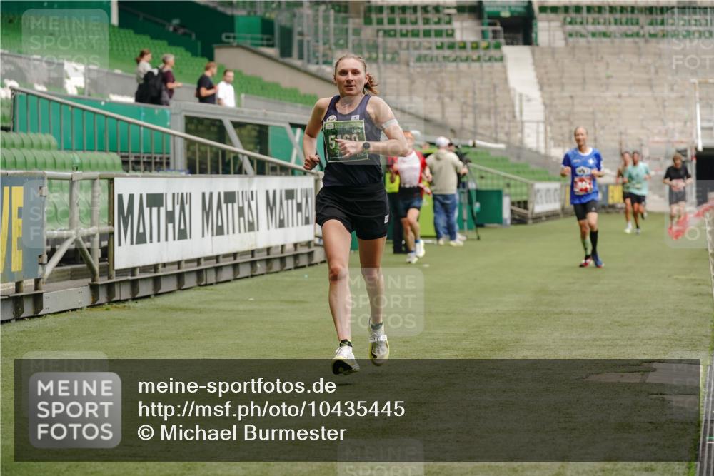 13.09.2026 - 21. swb-Marathon Bremen Michael Burmester http://msf.ph/oto/10435445 13.09.2026 12:37:50 Laufen im Stadion 277, 346, 466, 658, 895, 1090, 1118, 1320, 1323, 1385, 1485, 1583, 1604, 1754, 1911, 2073, 2141, 2352, 2585, 2670, 3080, 3606, 3617, 6112, 7244, 7650, 7768, 8077, 8081, 8729, 9399, 9522, 9617, 250, 272, 299, 525, 919, 1089, 1212, 2072, 5428, 7741 meine-sportfotos.de