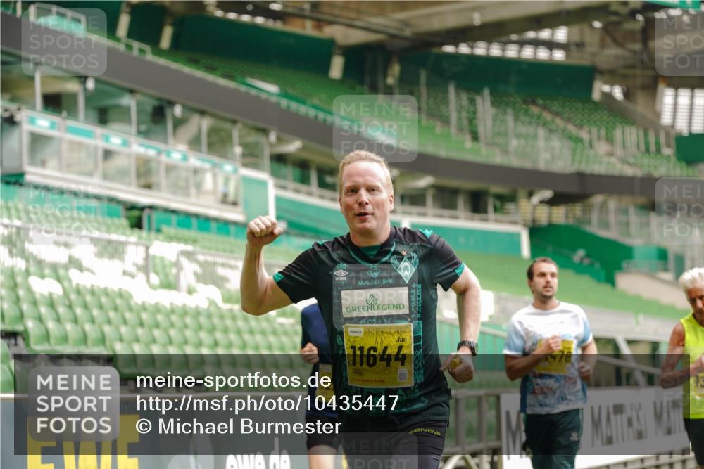 13.09.2026 - 21. swb-Marathon Bremen Michael Burmester http://msf.ph/oto/10435447 13.09.2026 10:25:49 Laufen im Stadion 10143, 10210, 10214, 10228, 10312, 10318, 10328, 10336, 10337, 10342, 10346, 10352, 10358, 10398, 10436, 10445, 10447, 10454, 10456, 10536, 10593, 10632, 10735, 10742, 10775, 10806, 10816, 10861, 10866, 10987, 10988, 11015, 11019, 11020, 11088, 11108, 11155, 11187, 11199, 11209, 11232, 11265, 11279, 11312, 11375, 11442, 11447, 11468, 11527, 11607, 11615, 11630, 11632, 11704, 11758, 11826, 11948, 12281, 12406, 12426, 12525, 13585 meine-sportfotos.de