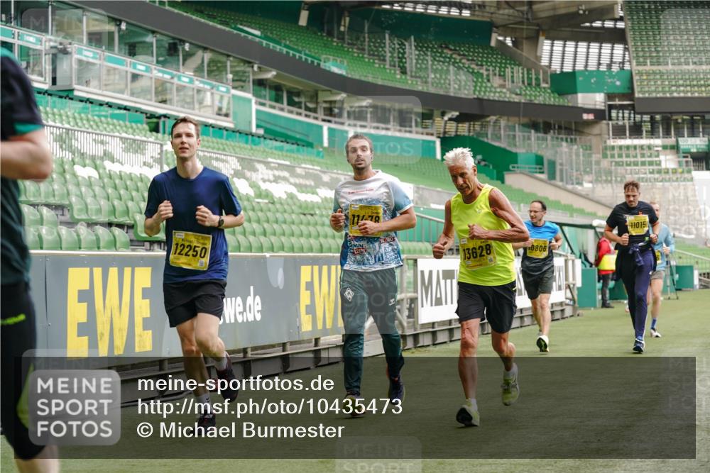 13.09.2026 - 21. swb-Marathon Bremen Michael Burmester http://msf.ph/oto/10435473 13.09.2026 10:25:50 Laufen im Stadion 10143, 10210, 10214, 10228, 10312, 10318, 10328, 10336, 10337, 10342, 10346, 10352, 10358, 10398, 10436, 10445, 10447, 10454, 10456, 10536, 10593, 10632, 10735, 10742, 10775, 10806, 10816, 10861, 10866, 10987, 10988, 11015, 11019, 11020, 11088, 11108, 11130, 11155, 11187, 11199, 11209, 11232, 11265, 11279, 11312, 11375, 11442, 11447, 11468, 11527, 11607, 11615, 11630, 11632, 11704, 11758, 11826, 11948, 12281, 12406, 12426, 12525, 13585 meine-sportfotos.de