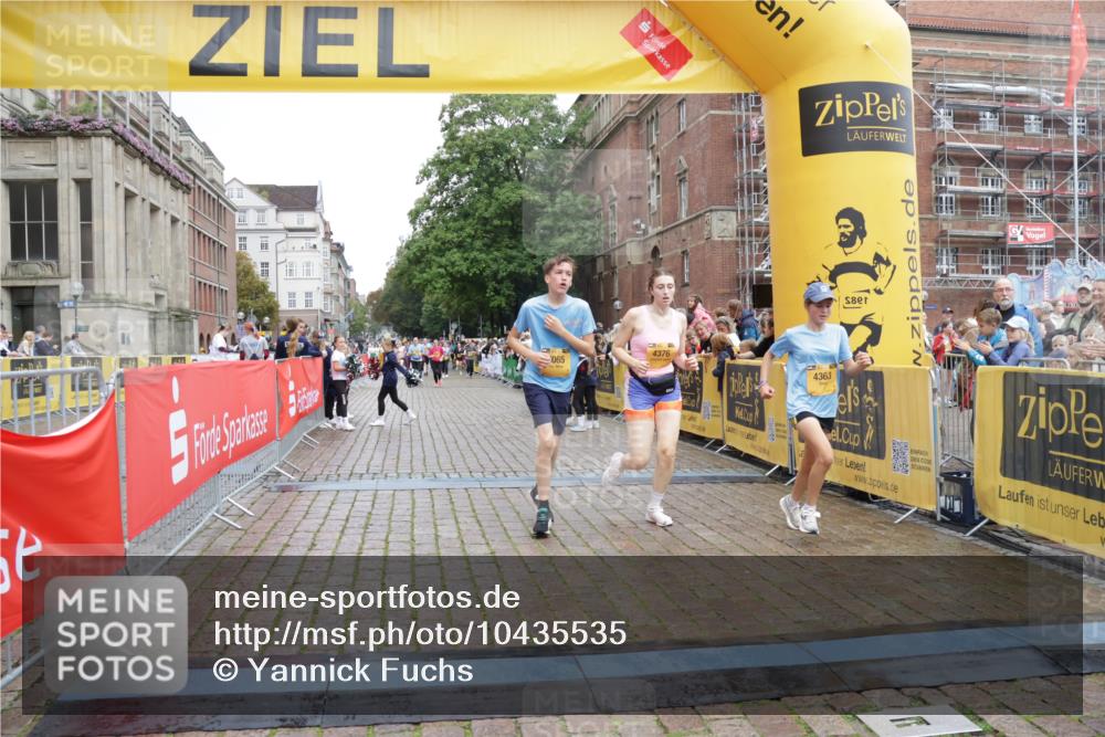 13.09.2026 - Kiel Lauf Yannick Fuchs http://msf.ph/oto/10435535 13.09.2026 09:49:34 Ziel 2065, 2327, 3785, 4363, 4376, 4711, 5404, 9944, 11973, 12492, 12632, 221, 784, 1559, 1561, 2115, 2327, 2592, 2626, 2731, 2867, 2919, 3094, 3785, 4173, 4333, 4364, 4961, 4962, 6278, 8617, 8681, 8844, 8869, 9001, 9058, 9219, 10145, 10150, 11190, 11322, 11411, 11989, 11990, 2066, 2110, 2366, 2976, 3571, 3687, 4067, 4125, 6359, 6658, 6706, 6707, 7606, 7641, 7884, 7937, 8128, 10105, 10159, 10229, 10565, 10990, 12045, 12047, 12560, 12749, 830, 3550, 4961, 6065, 11411 meine-sportfotos.de