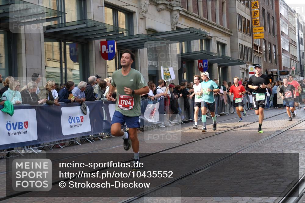 13.09.2026 - 21. swb-Marathon Bremen Strokosch-Dieckow http://msf.ph/oto/10435552 13.09.2026 13:14:01 Ziel 107, 235, 376, 469, 1043, 1125, 1492, 1542, 1814, 1998, 2043, 2084, 2203, 2913, 2922, 3085, 3545, 4452, 4728, 5794, 5836, 5986, 6130, 6145, 6506, 7029, 7117, 7591, 7659, 7826, 7963, 8456, 8886, 8919, 9783, 9868, 524, 670, 683, 1433, 1613, 1704, 1707, 1937, 2422, 2701, 2824, 3236, 3413, 5443, 5593, 5610, 6451, 7210, 7283, 7435, 7707, 8118, 8886, 9426, 9635, 9884, 10105, 13099 meine-sportfotos.de