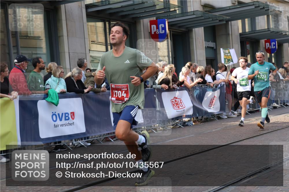 13.09.2026 - 21. swb-Marathon Bremen Strokosch-Dieckow http://msf.ph/oto/10435567 13.09.2026 13:14:01 Ziel 107, 235, 376, 469, 1043, 1125, 1492, 1542, 1814, 1998, 2043, 2084, 2203, 2913, 2922, 3085, 3545, 4452, 4728, 5794, 5836, 5986, 6130, 6145, 6506, 7029, 7117, 7591, 7659, 7826, 7963, 8456, 8886, 8919, 9783, 9868, 524, 670, 683, 1433, 1613, 1704, 1707, 1937, 2422, 2701, 2824, 3236, 3413, 5443, 5593, 5610, 6451, 7210, 7283, 7435, 7707, 8118, 8886, 9426, 9635, 9884, 10105, 13099 meine-sportfotos.de