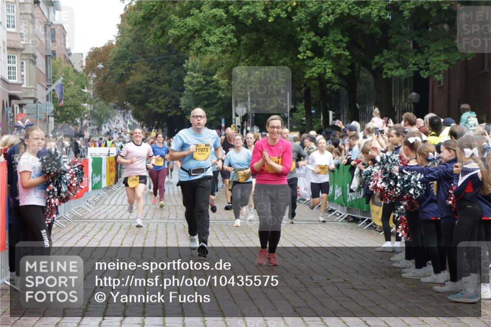13.09.2026 - Kiel Lauf Yannick Fuchs http://msf.ph/oto/10435575 13.09.2026 09:49:38 Ziel 2065, 2110, 2366, 3687, 4067, 4363, 4376, 7641, 8128, 9944, 10159, 11973, 12045, 12492, 221, 784, 1559, 1561, 2115, 2327, 2592, 2626, 2731, 2867, 2919, 3094, 3785, 4173, 4333, 4364, 4711, 4962, 5404, 6278, 8617, 8681, 8869, 9001, 10145, 10150, 11190, 11322, 11989, 11990, 12492, 12632, 2066, 2976, 3571, 3914, 4125, 5791, 6359, 6658, 6706, 6707, 7606, 7884, 7937, 10105, 10178, 10229, 10565, 10990, 12047, 12462, 12560, 12749, 3550, 4961, 6065, 6278, 11411 meine-sportfotos.de