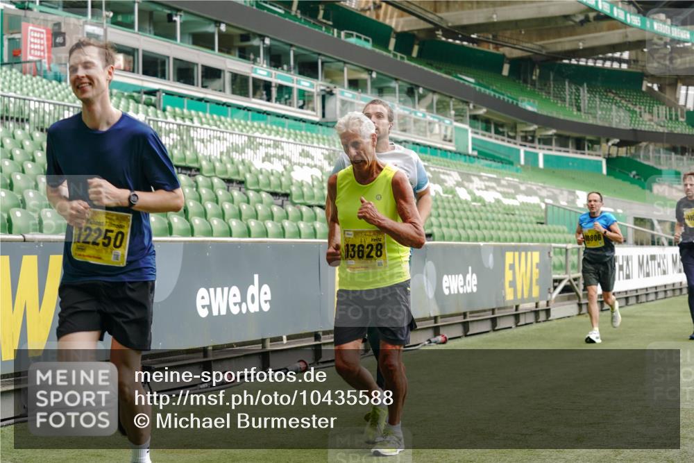 13.09.2026 - 21. swb-Marathon Bremen Michael Burmester http://msf.ph/oto/10435588 13.09.2026 10:25:52 Laufen im Stadion 10143, 10210, 10214, 10228, 10312, 10318, 10328, 10336, 10337, 10342, 10346, 10352, 10358, 10398, 10436, 10445, 10447, 10454, 10456, 10536, 10593, 10632, 10735, 10742, 10775, 10806, 10807, 10816, 10861, 10866, 10987, 10988, 11015, 11019, 11020, 11088, 11108, 11130, 11135, 11155, 11187, 11199, 11209, 11232, 11265, 11279, 11312, 11375, 11442, 11447, 11468, 11527, 11607, 11615, 11630, 11632, 11704, 11758, 11826, 11948, 12281, 12406, 12426, 12525, 13585 meine-sportfotos.de