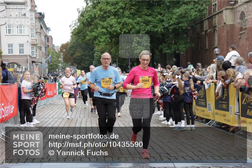 13.09.2026 - Kiel Lauf Yannick Fuchs http://msf.ph/oto/10435590 13.09.2026 09:49:41 Ziel 2066, 2110, 2366, 2976, 3687, 4067, 4125, 7641, 8128, 9944, 10159, 10229, 11973, 12045, 12560, 221, 784, 1559, 1561, 2065, 2115, 2327, 2592, 2626, 2731, 2867, 2919, 3094, 3785, 4173, 4333, 4363, 4364, 4376, 4711, 4962, 5404, 8617, 8681, 8869, 9001, 10145, 10150, 11190, 11322, 11989, 11990, 12492, 12632, 951, 1033, 1796, 3571, 3914, 5791, 6359, 6658, 6706, 6707, 7606, 7884, 7937, 8584, 8585, 8589, 9122, 10105, 10178, 10565, 10990, 12047, 12462, 12749, 4961, 6278, 11411 meine-sportfotos.de