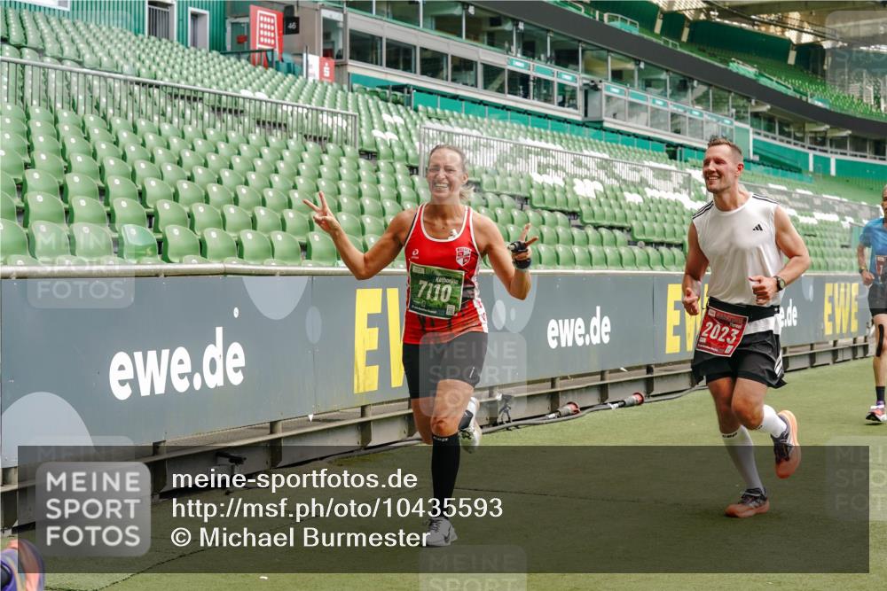 13.09.2026 - 21. swb-Marathon Bremen Michael Burmester http://msf.ph/oto/10435593 13.09.2026 13:05:28 Laufen im Stadion 109, 178, 217, 244, 287, 323, 394, 430, 454, 534, 536, 565, 578, 647, 784, 891, 900, 1073, 1239, 1243, 1274, 1307, 1308, 1373, 1380, 1456, 1533, 1581, 1627, 1653, 1656, 1687, 1780, 1914, 1932, 1941, 2023, 2076, 2089, 2126, 2241, 2244, 2265, 2301, 2310, 2355, 2369, 2393, 2430, 2452, 2464, 2602, 2723, 2742, 2764, 2867, 2872, 2891, 2910, 2919, 2957, 2959, 2985, 3028, 3030, 3115, 3217, 3278, 3320, 3343, 3419, 3425, 3444, 3485, 3521, 3796, 3909 meine-sportfotos.de