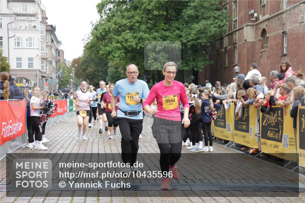 13.09.2026 - Kiel Lauf Yannick Fuchs http://msf.ph/oto/10435596 13.09.2026 09:49:41 Ziel 2066, 2110, 2366, 2976, 3687, 4067, 4125, 7641, 8128, 9944, 10159, 10229, 11973, 12045, 12560, 221, 784, 1559, 1561, 2065, 2115, 2327, 2592, 2626, 2731, 2867, 2919, 3094, 3785, 4173, 4333, 4363, 4364, 4376, 4711, 4962, 5404, 8617, 8681, 8869, 9001, 10145, 10150, 11190, 11322, 11989, 11990, 12492, 12632, 951, 1033, 1796, 3571, 3914, 5791, 6359, 6658, 6706, 6707, 7606, 7884, 7937, 8584, 8585, 8589, 9122, 10105, 10178, 10565, 10990, 12047, 12462, 12749, 4961, 6278, 11411 meine-sportfotos.de