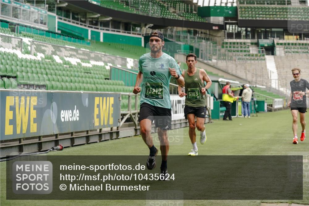 13.09.2026 - 21. swb-Marathon Bremen Michael Burmester http://msf.ph/oto/10435624 13.09.2026 12:38:04 Laufen im Stadion 277, 346, 466, 658, 895, 901, 1090, 1118, 1320, 1323, 1385, 1485, 1583, 1587, 1604, 1754, 1911, 2073, 2141, 2352, 2585, 2670, 3080, 3606, 3617, 5160, 6112, 7244, 7650, 8077, 8081, 8729, 9399, 9522, 9617, 250, 272, 299, 525, 919, 1089, 1212, 1875, 2072, 5428 meine-sportfotos.de