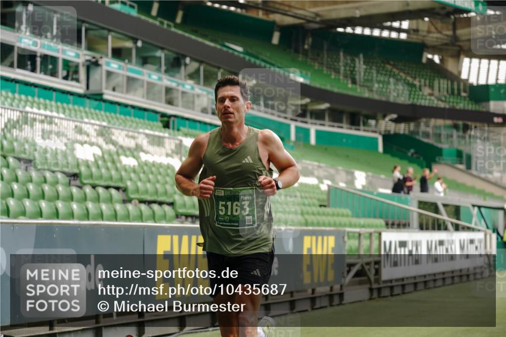 13.09.2026 - 21. swb-Marathon Bremen Michael Burmester http://msf.ph/oto/10435687 13.09.2026 12:38:06 Laufen im Stadion 277, 346, 466, 658, 895, 901, 1090, 1118, 1248, 1320, 1323, 1385, 1472, 1485, 1583, 1587, 1604, 1754, 1911, 2073, 2141, 2352, 2585, 2670, 3080, 3606, 3617, 5160, 6112, 7244, 7650, 8077, 8081, 8729, 9399, 9522, 9617, 250, 272, 299, 525, 919, 1089, 1212, 1875, 2072, 5428 meine-sportfotos.de
