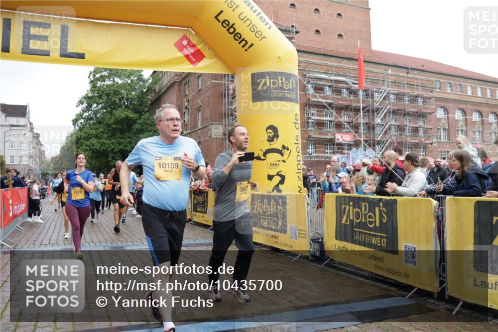 13.09.2026 - Kiel Lauf Yannick Fuchs http://msf.ph/oto/10435700 13.09.2026 09:49:48 Ziel 2066, 2110, 2366, 2976, 3571, 3687, 4067, 4125, 6359, 6658, 6706, 6707, 7606, 7641, 7884, 7937, 8128, 9944, 10105, 10159, 10229, 10565, 10990, 11973, 12045, 12047, 12560, 12749, 784, 2065, 2115, 2327, 2626, 2731, 2919, 3785, 4173, 4363, 4364, 4376, 4711, 4962, 5404, 8617, 8681, 8869, 9944, 10145, 11989, 11990, 12492, 12632, 639, 951, 1033, 1796, 3042, 3602, 3914, 4856, 5619, 5791, 7142, 8584, 8585, 8589, 8790, 8890, 9122, 9780, 10074, 10108, 10178, 10487, 10491, 12462 meine-sportfotos.de