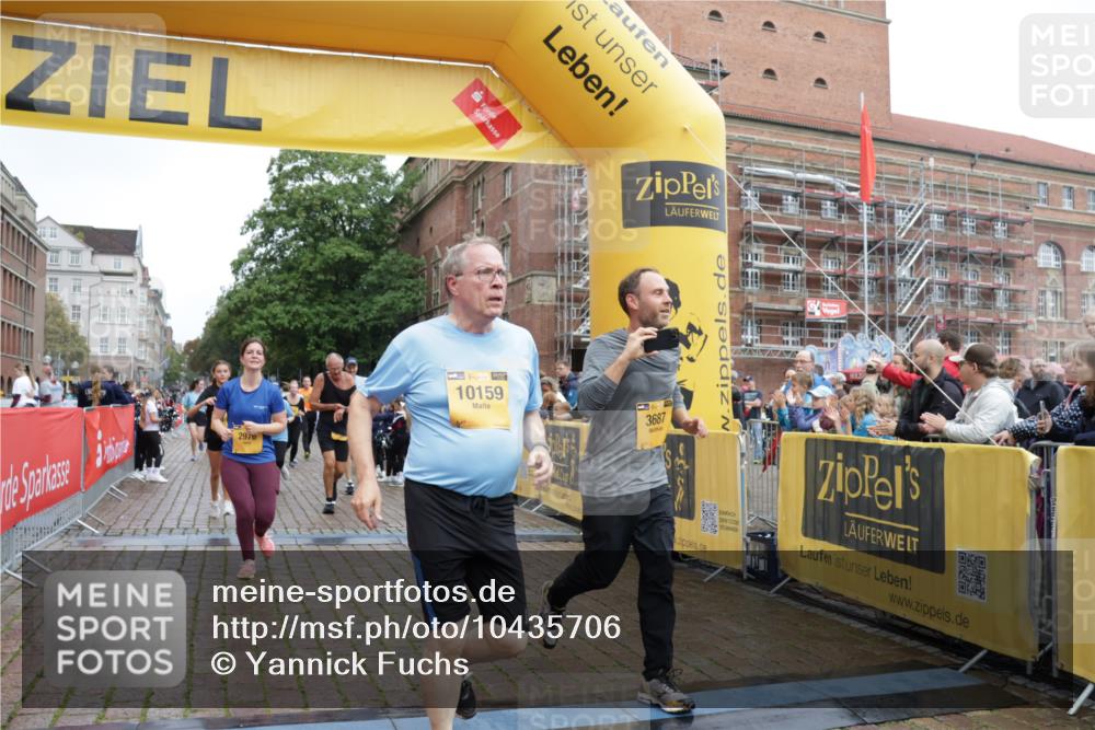 13.09.2026 - Kiel Lauf Yannick Fuchs http://msf.ph/oto/10435706 13.09.2026 09:49:48 Ziel 2066, 2110, 2366, 2976, 3571, 3687, 4067, 4125, 6359, 6658, 6706, 6707, 7606, 7641, 7884, 7937, 8128, 9944, 10105, 10159, 10229, 10565, 10990, 11973, 12045, 12047, 12560, 12749, 784, 2065, 2115, 2327, 2626, 2731, 2919, 3785, 4173, 4363, 4364, 4376, 4711, 4962, 5404, 8617, 8681, 8869, 9944, 10145, 11989, 11990, 12492, 12632, 639, 951, 1033, 1796, 3042, 3602, 3914, 4856, 5619, 5791, 7142, 8584, 8585, 8589, 8790, 8890, 9122, 9780, 10074, 10108, 10178, 10487, 10491, 12462 meine-sportfotos.de
