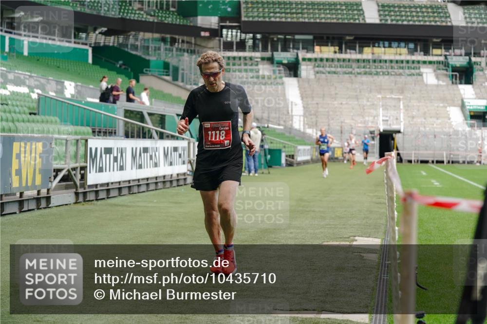 13.09.2026 - 21. swb-Marathon Bremen Michael Burmester http://msf.ph/oto/10435710 13.09.2026 12:38:08 Laufen im Stadion 277, 346, 466, 658, 895, 901, 1090, 1118, 1248, 1320, 1323, 1385, 1472, 1485, 1583, 1587, 1604, 1754, 1911, 2073, 2141, 2352, 2585, 2670, 3080, 3606, 3617, 5160, 5163, 6112, 7244, 7650, 8077, 8081, 8729, 9399, 9522, 9617, 250, 272, 299, 525, 919, 1089, 1212, 1875, 2072, 5428 meine-sportfotos.de