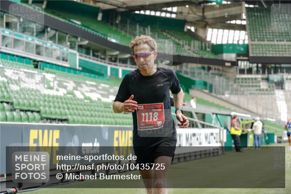 13.09.2026 - 21. swb-Marathon Bremen Michael Burmester http://msf.ph/oto/10435725 13.09.2026 12:38:09 Laufen im Stadion 277, 346, 466, 658, 895, 901, 1090, 1118, 1248, 1320, 1323, 1385, 1472, 1485, 1583, 1587, 1604, 1754, 1911, 2073, 2141, 2352, 2585, 2670, 3080, 3606, 3617, 5160, 5163, 6112, 7244, 7650, 8077, 8081, 8729, 9399, 9522, 9617, 250, 272, 299, 525, 919, 1089, 1212, 1875, 2072, 5428 meine-sportfotos.de