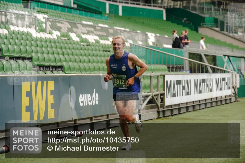 13.09.2026 - 21. swb-Marathon Bremen Michael Burmester http://msf.ph/oto/10435750 13.09.2026 12:38:18 Laufen im Stadion 277, 346, 466, 658, 895, 901, 1090, 1118, 1248, 1320, 1323, 1385, 1472, 1576, 1583, 1587, 1604, 1717, 1751, 1754, 1911, 2073, 2141, 2352, 2585, 2670, 3080, 3606, 3617, 5160, 5163, 6112, 7244, 7650, 8077, 8081, 8729, 9399, 9522, 9617, 250, 272, 299, 525, 919, 1089, 1212, 1550, 1875, 2072, 4232 meine-sportfotos.de