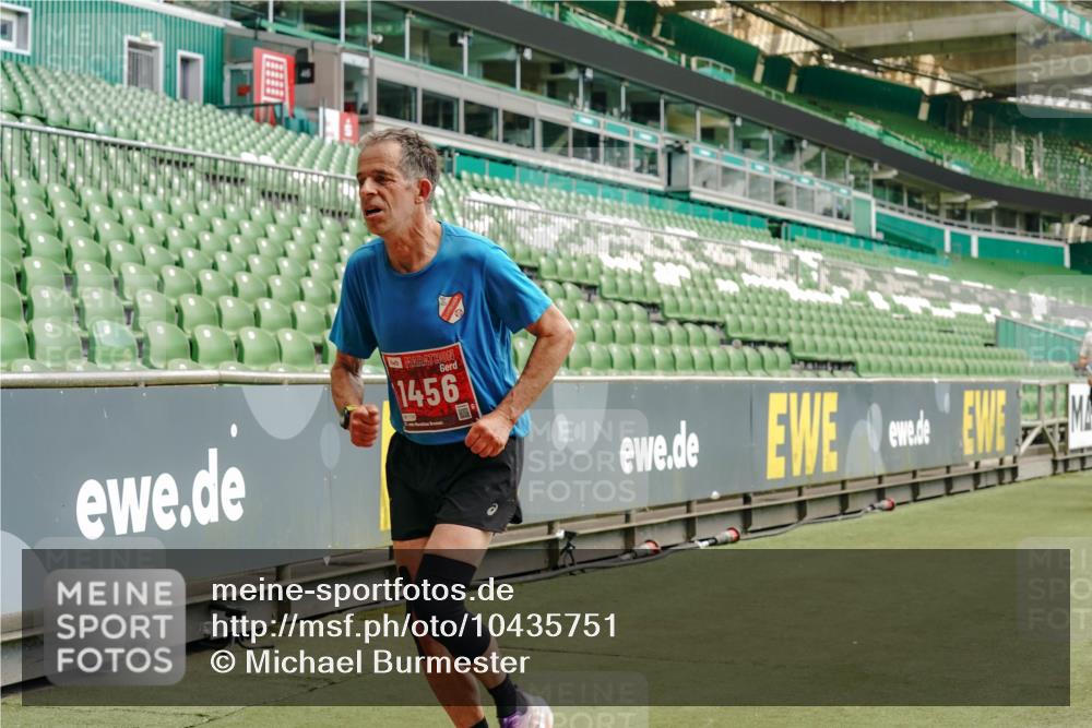 13.09.2026 - 21. swb-Marathon Bremen Michael Burmester http://msf.ph/oto/10435751 13.09.2026 13:05:31 Laufen im Stadion 109, 178, 217, 244, 287, 323, 394, 430, 454, 534, 536, 565, 578, 613, 647, 784, 891, 900, 1073, 1239, 1243, 1274, 1307, 1308, 1373, 1380, 1456, 1533, 1581, 1627, 1656, 1687, 1780, 1914, 1932, 1941, 2023, 2076, 2089, 2126, 2241, 2244, 2265, 2301, 2310, 2355, 2369, 2393, 2430, 2452, 2464, 2602, 2723, 2742, 2764, 2867, 2872, 2891, 2910, 2919, 2957, 2959, 2985, 3028, 3030, 3115, 3217, 3278, 3320, 3343, 3419, 3425, 3444, 3485, 3521, 3796, 3909 meine-sportfotos.de
