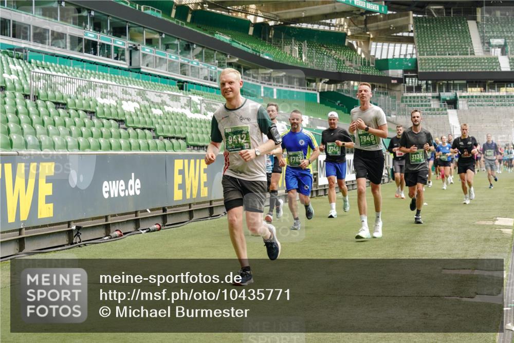 13.09.2026 - 21. swb-Marathon Bremen Michael Burmester http://msf.ph/oto/10435771 13.09.2026 13:05:33 Laufen im Stadion 109, 178, 217, 244, 287, 323, 394, 430, 454, 534, 536, 565, 578, 613, 647, 784, 891, 900, 1073, 1239, 1243, 1274, 1307, 1308, 1373, 1380, 1456, 1533, 1574, 1581, 1627, 1656, 1687, 1780, 1909, 1914, 1932, 1941, 2023, 2076, 2089, 2126, 2241, 2244, 2265, 2301, 2310, 2355, 2369, 2393, 2430, 2452, 2464, 2602, 2723, 2742, 2764, 2867, 2872, 2910, 2919, 2957, 2959, 2985, 3028, 3030, 3115, 3217, 3278, 3320, 3343, 3419, 3425, 3444, 3485, 3521, 3796, 3909 meine-sportfotos.de