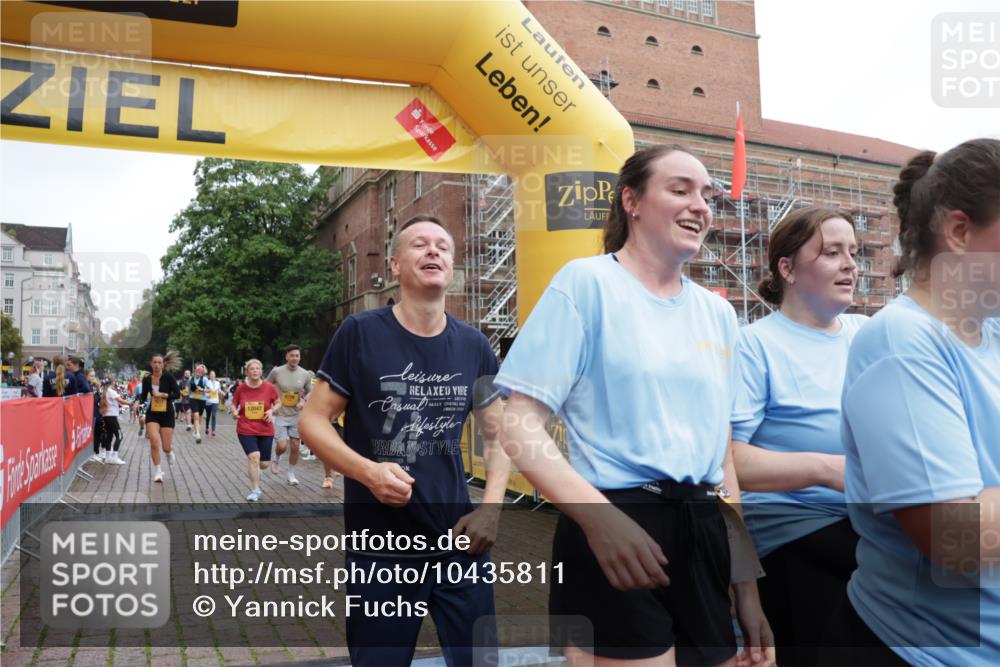 13.09.2026 - Kiel Lauf Yannick Fuchs http://msf.ph/oto/10435811 13.09.2026 09:49:55 Ziel 1033, 2066, 3571, 3914, 4125, 5791, 6359, 6658, 6706, 6707, 7606, 7884, 7937, 9122, 10105, 10178, 10229, 10565, 10990, 12047, 12462, 12560, 12749, 2065, 2110, 2327, 2366, 2919, 2976, 3687, 3785, 4067, 4363, 4376, 4711, 5404, 7641, 8128, 8869, 9944, 10145, 10159, 11973, 12045, 12492, 12632, 639, 951, 1366, 1796, 3042, 3602, 4856, 5535, 5619, 7142, 7864, 8042, 8584, 8585, 8589, 8790, 8890, 9683, 9780, 9793, 10074, 10108, 10487, 10491, 10548, 2919 meine-sportfotos.de