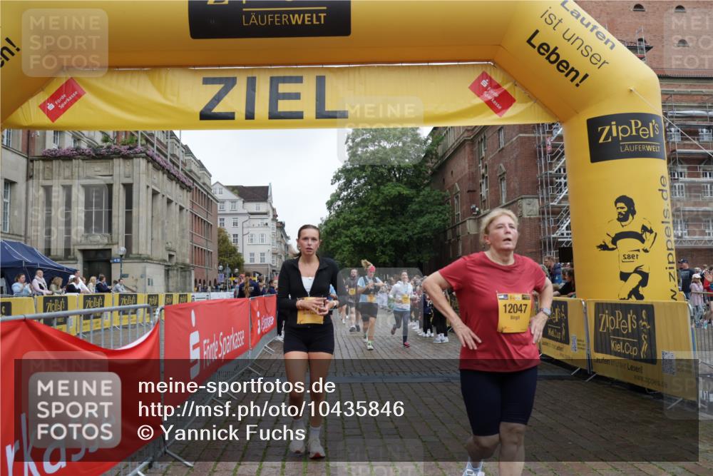 13.09.2026 - Kiel Lauf Yannick Fuchs http://msf.ph/oto/10435846 13.09.2026 09:49:58 Ziel 639, 951, 1033, 1796, 3571, 3914, 4856, 5791, 6359, 6658, 6706, 6707, 7606, 7884, 7937, 8584, 8585, 8589, 8790, 9122, 10105, 10178, 10565, 12047, 12462, 12749, 2065, 2066, 2110, 2327, 2366, 2976, 3687, 3785, 4067, 4125, 4363, 4376, 4711, 5404, 7641, 8128, 9944, 10145, 10159, 10229, 10565, 10990, 11973, 12045, 12492, 12560, 12632, 1366, 3042, 3602, 5535, 5619, 7142, 7864, 8042, 8890, 9683, 9780, 9793, 10074, 10108, 10487, 10491, 10548, 2327, 2919 meine-sportfotos.de