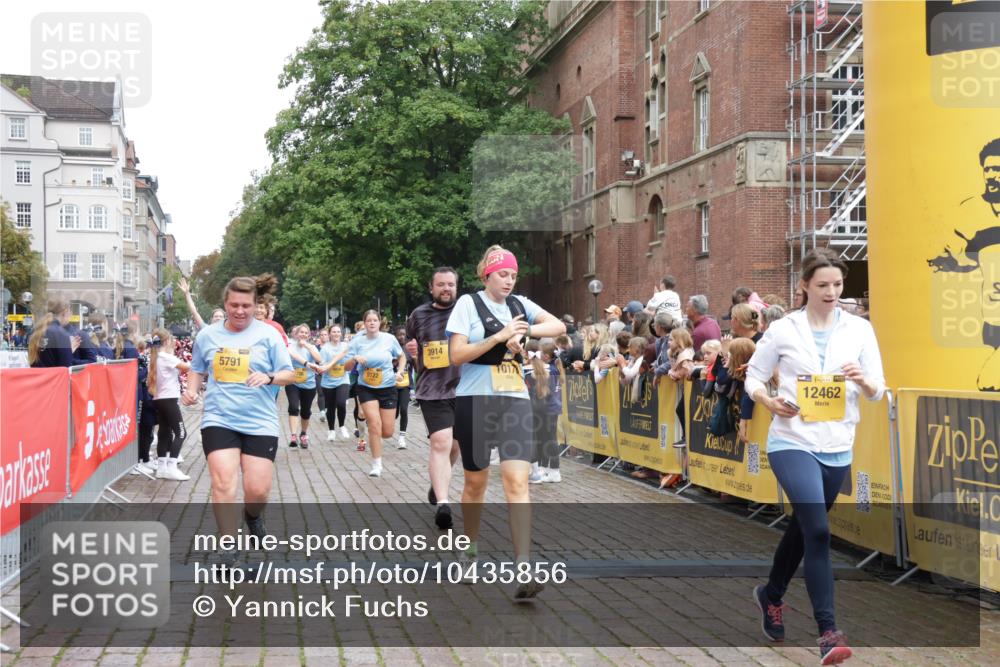 13.09.2026 - Kiel Lauf Yannick Fuchs http://msf.ph/oto/10435856 13.09.2026 09:50:00 Ziel 639, 951, 1033, 1796, 3042, 3602, 3914, 4856, 5791, 6359, 6706, 6707, 7142, 7937, 8584, 8585, 8589, 8790, 8890, 9122, 9780, 10105, 10178, 11814, 12047, 12462, 2065, 2066, 2110, 2366, 2976, 3571, 3687, 4067, 4125, 4363, 4376, 4711, 5404, 6359, 6658, 7606, 7641, 7884, 8128, 9944, 10105, 10159, 10229, 10565, 10990, 11973, 12045, 12492, 12560, 12632, 12749, 1366, 5254, 5535, 5619, 7864, 8023, 8042, 9683, 9793, 10074, 10108, 10487, 10491, 10548, 2327, 2919 meine-sportfotos.de