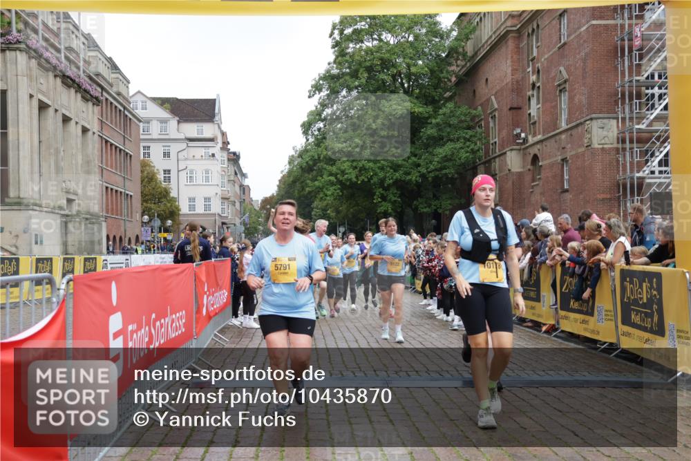13.09.2026 - Kiel Lauf Yannick Fuchs http://msf.ph/oto/10435870 13.09.2026 09:50:01 Ziel 639, 951, 1033, 1796, 3042, 3602, 3914, 4856, 5791, 6706, 6707, 7142, 7937, 8584, 8585, 8589, 8790, 8890, 9122, 9780, 10074, 10178, 11565, 11814, 12047, 12462, 2065, 2066, 2110, 2366, 2976, 3571, 3687, 4067, 4125, 4363, 4376, 6359, 6658, 7606, 7641, 7884, 8128, 9944, 10105, 10159, 10229, 10565, 10990, 11973, 12045, 12492, 12560, 12749, 1366, 5184, 5254, 5535, 5619, 7864, 8023, 8042, 9683, 9793, 10108, 10487, 10491, 10548, 2327, 2919 meine-sportfotos.de