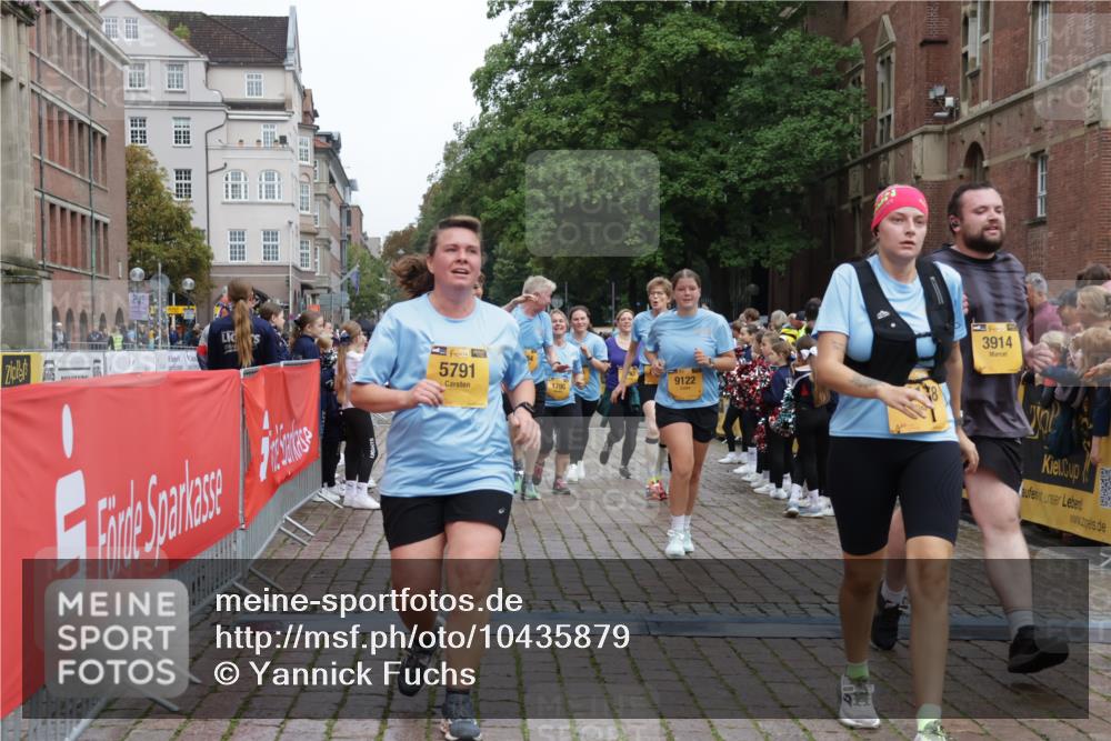 13.09.2026 - Kiel Lauf Yannick Fuchs http://msf.ph/oto/10435879 13.09.2026 09:50:01 Ziel 639, 951, 1033, 1796, 3042, 3602, 3914, 4856, 5791, 6706, 6707, 7142, 7937, 8584, 8585, 8589, 8790, 8890, 9122, 9780, 10074, 10178, 11565, 11814, 12047, 12462, 2065, 2066, 2110, 2366, 2976, 3571, 3687, 4067, 4125, 4363, 4376, 6359, 6658, 7606, 7641, 7884, 8128, 9944, 10105, 10159, 10229, 10565, 10990, 11973, 12045, 12492, 12560, 12749, 1366, 5184, 5254, 5535, 5619, 7864, 8023, 8042, 9683, 9793, 10108, 10487, 10491, 10548, 2327, 2919 meine-sportfotos.de