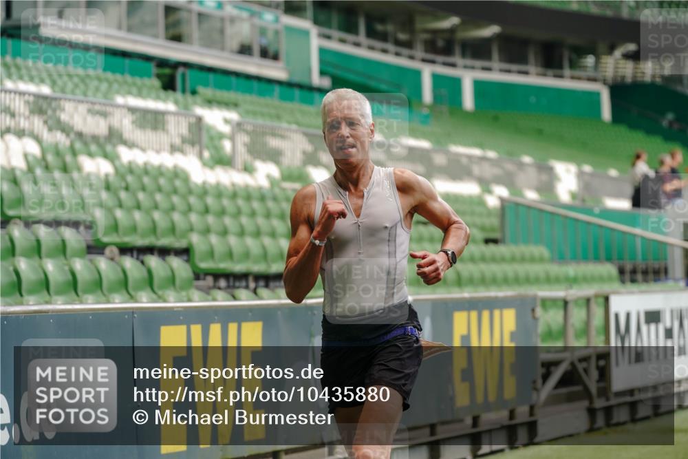 13.09.2026 - 21. swb-Marathon Bremen Michael Burmester http://msf.ph/oto/10435880 13.09.2026 12:38:29 Laufen im Stadion 277, 346, 466, 658, 895, 901, 1090, 1118, 1248, 1320, 1323, 1385, 1472, 1576, 1587, 1604, 1717, 1751, 1754, 1758, 1795, 1911, 2141, 2352, 2585, 2670, 3080, 3606, 5160, 5163, 5912, 6112, 7650, 8077, 8081, 8467, 8729, 9399, 9522, 9617, 250, 272, 299, 919, 1089, 1550, 1875, 4232, 7692 meine-sportfotos.de