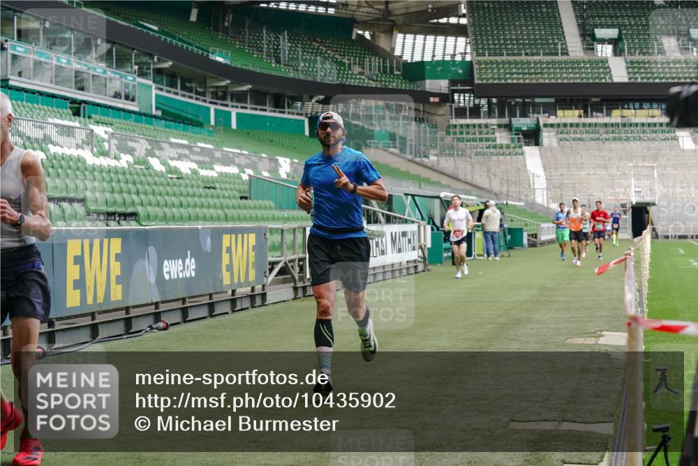 13.09.2026 - 21. swb-Marathon Bremen Michael Burmester http://msf.ph/oto/10435902 13.09.2026 12:38:30 Laufen im Stadion 277, 346, 466, 658, 895, 901, 1090, 1118, 1248, 1320, 1323, 1385, 1472, 1576, 1587, 1604, 1717, 1751, 1754, 1758, 1795, 1800, 1911, 2141, 2352, 2585, 2670, 3080, 3606, 5160, 5163, 5912, 6112, 7650, 8077, 8081, 8467, 8729, 9399, 9522, 9617, 250, 272, 299, 919, 1089, 1550, 1875, 4232, 7692 meine-sportfotos.de