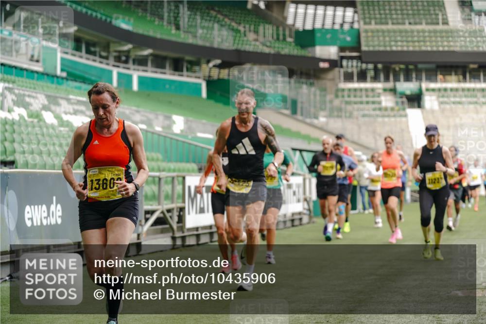 13.09.2026 - 21. swb-Marathon Bremen Michael Burmester http://msf.ph/oto/10435906 13.09.2026 10:26:02 Laufen im Stadion 10143, 10210, 10214, 10228, 10312, 10318, 10328, 10336, 10337, 10342, 10346, 10352, 10358, 10398, 10436, 10445, 10447, 10454, 10456, 10464, 10536, 10541, 10583, 10593, 10632, 10735, 10742, 10775, 10806, 10807, 10816, 10861, 10866, 10987, 10988, 11015, 11019, 11020, 11088, 11108, 11130, 11135, 11155, 11187, 11199, 11209, 11232, 11265, 11279, 11312, 11375, 11442, 11447, 11468, 11527, 11607, 11615, 11630, 11704, 11758, 11948, 12281, 12406, 12426 meine-sportfotos.de