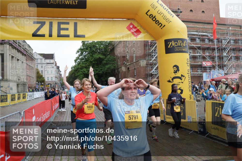 13.09.2026 - Kiel Lauf Yannick Fuchs http://msf.ph/oto/10435916 13.09.2026 09:50:04 Ziel 639, 951, 1033, 1796, 3042, 3602, 3914, 4856, 5619, 5791, 7142, 8584, 8585, 8589, 8790, 8890, 9122, 9780, 10074, 10108, 10178, 10487, 10491, 10653, 11565, 11814, 12462, 2065, 2066, 2110, 2366, 2976, 3571, 3687, 4067, 4125, 4363, 4376, 6359, 6658, 6706, 6707, 7606, 7641, 7884, 7937, 8128, 9944, 10105, 10159, 10229, 10565, 10990, 11973, 12045, 12047, 12560, 12749, 1366, 5184, 5254, 5535, 5596, 7864, 8023, 8042, 9683, 9793, 10548, 2327 meine-sportfotos.de