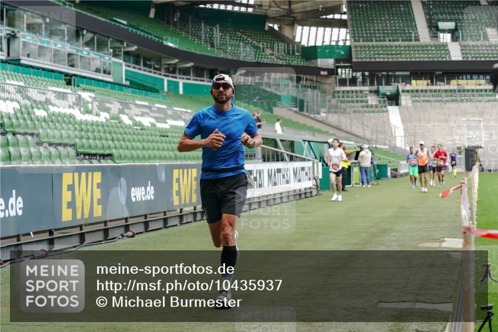 13.09.2026 - 21. swb-Marathon Bremen Michael Burmester http://msf.ph/oto/10435937 13.09.2026 12:38:31 Laufen im Stadion 277, 346, 466, 658, 895, 901, 1090, 1118, 1248, 1320, 1323, 1385, 1472, 1576, 1587, 1604, 1717, 1751, 1754, 1758, 1795, 1800, 1911, 2141, 2352, 2585, 2670, 3080, 3606, 5160, 5163, 5912, 6112, 7650, 8077, 8081, 8467, 8729, 9399, 9522, 9617, 250, 272, 299, 919, 1089, 1550, 1875, 4232, 7692 meine-sportfotos.de