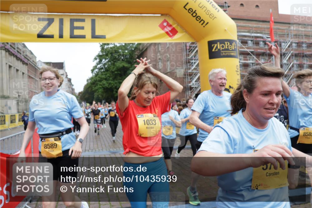 13.09.2026 - Kiel Lauf Yannick Fuchs http://msf.ph/oto/10435939 13.09.2026 09:50:06 Ziel 639, 951, 1033, 1796, 3042, 3602, 3914, 4856, 5619, 5791, 7142, 7864, 8584, 8585, 8589, 8790, 8890, 9122, 9780, 10074, 10108, 10178, 10487, 10491, 10653, 11565, 11814, 12462, 2066, 2110, 2366, 2976, 3571, 3687, 4067, 4125, 6359, 6658, 6706, 6707, 7606, 7641, 7884, 7937, 8128, 9944, 10105, 10159, 10229, 10565, 10990, 11973, 12045, 12047, 12560, 12749, 1366, 4229, 5184, 5254, 5535, 5596, 8023, 8042, 9683, 9793, 10548, 2327 meine-sportfotos.de