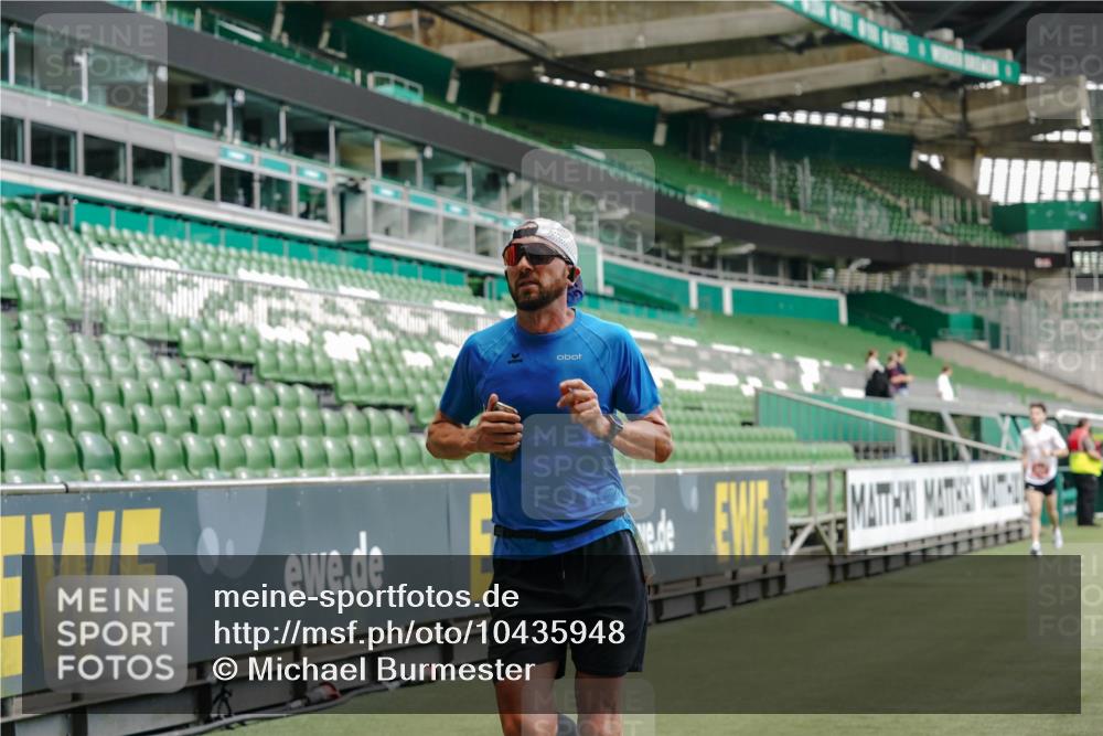 13.09.2026 - 21. swb-Marathon Bremen Michael Burmester http://msf.ph/oto/10435948 13.09.2026 12:38:32 Laufen im Stadion 277, 346, 466, 658, 895, 901, 1090, 1118, 1248, 1320, 1323, 1385, 1472, 1576, 1587, 1604, 1717, 1751, 1754, 1758, 1795, 1800, 1911, 2141, 2352, 2585, 2670, 3080, 3606, 5160, 5163, 5912, 6112, 7650, 8077, 8081, 8467, 8729, 9399, 9522, 9617, 250, 272, 299, 919, 1089, 1550, 1875, 4232, 7692 meine-sportfotos.de