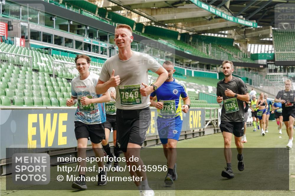 13.09.2026 - 21. swb-Marathon Bremen Michael Burmester http://msf.ph/oto/10435956 13.09.2026 13:05:36 Laufen im Stadion 109, 178, 217, 244, 287, 323, 394, 430, 454, 534, 536, 565, 578, 613, 647, 784, 891, 900, 1073, 1239, 1243, 1274, 1307, 1308, 1365, 1373, 1380, 1456, 1533, 1574, 1581, 1627, 1656, 1687, 1780, 1909, 1914, 1932, 1941, 2023, 2076, 2089, 2126, 2241, 2244, 2265, 2301, 2310, 2355, 2369, 2393, 2430, 2452, 2464, 2602, 2723, 2742, 2764, 2867, 2872, 2910, 2919, 2957, 2959, 2985, 3028, 3030, 3115, 3217, 3278, 3320, 3343, 3419, 3425, 3444, 3485, 3521, 3796, 3909 meine-sportfotos.de