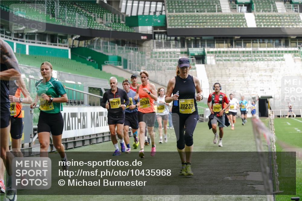 13.09.2026 - 21. swb-Marathon Bremen Michael Burmester http://msf.ph/oto/10435968 13.09.2026 10:26:04 Laufen im Stadion 10143, 10210, 10214, 10228, 10312, 10318, 10328, 10336, 10337, 10342, 10346, 10352, 10358, 10398, 10436, 10445, 10447, 10454, 10456, 10464, 10536, 10541, 10583, 10593, 10632, 10735, 10742, 10775, 10806, 10807, 10816, 10861, 10866, 10987, 10988, 11015, 11019, 11020, 11088, 11108, 11130, 11135, 11155, 11187, 11199, 11209, 11232, 11265, 11279, 11312, 11375, 11442, 11447, 11468, 11527, 11607, 11615, 11704, 11758, 11948, 12281, 12406, 12426 meine-sportfotos.de