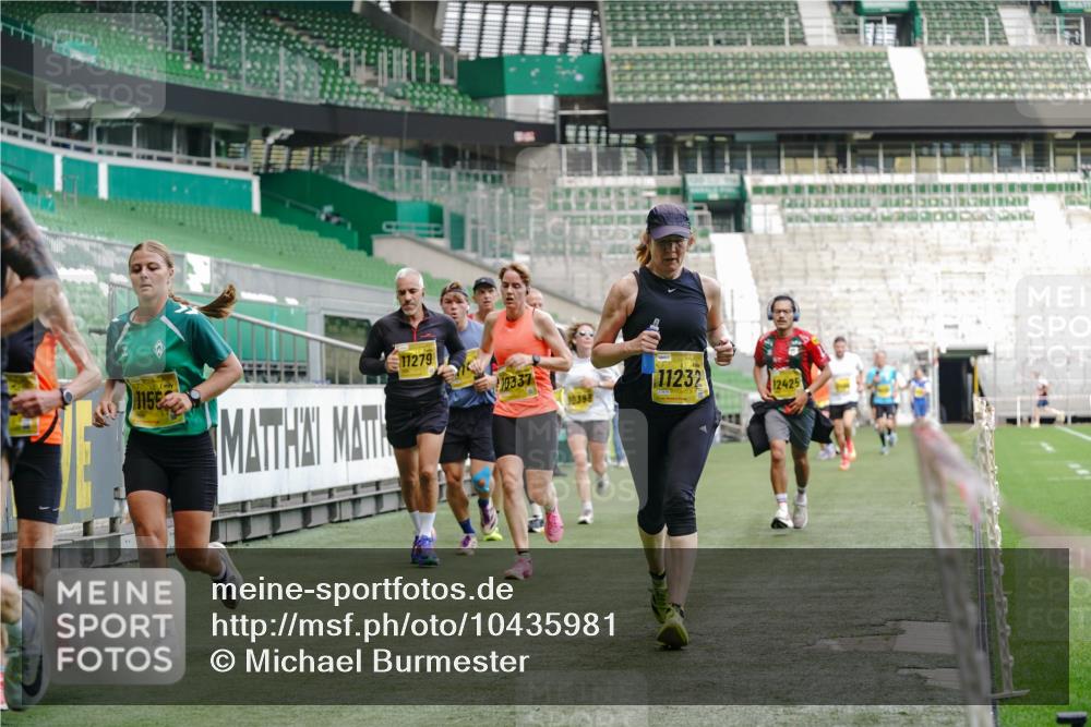 13.09.2026 - 21. swb-Marathon Bremen Michael Burmester http://msf.ph/oto/10435981 13.09.2026 10:26:04 Laufen im Stadion 10143, 10210, 10214, 10228, 10312, 10318, 10328, 10336, 10337, 10342, 10346, 10352, 10358, 10398, 10436, 10445, 10447, 10454, 10456, 10464, 10536, 10541, 10583, 10593, 10632, 10735, 10742, 10775, 10806, 10807, 10816, 10861, 10866, 10987, 10988, 11015, 11019, 11020, 11088, 11108, 11130, 11135, 11155, 11187, 11199, 11209, 11232, 11265, 11279, 11312, 11375, 11442, 11447, 11468, 11527, 11607, 11615, 11704, 11758, 11948, 12281, 12406, 12426 meine-sportfotos.de