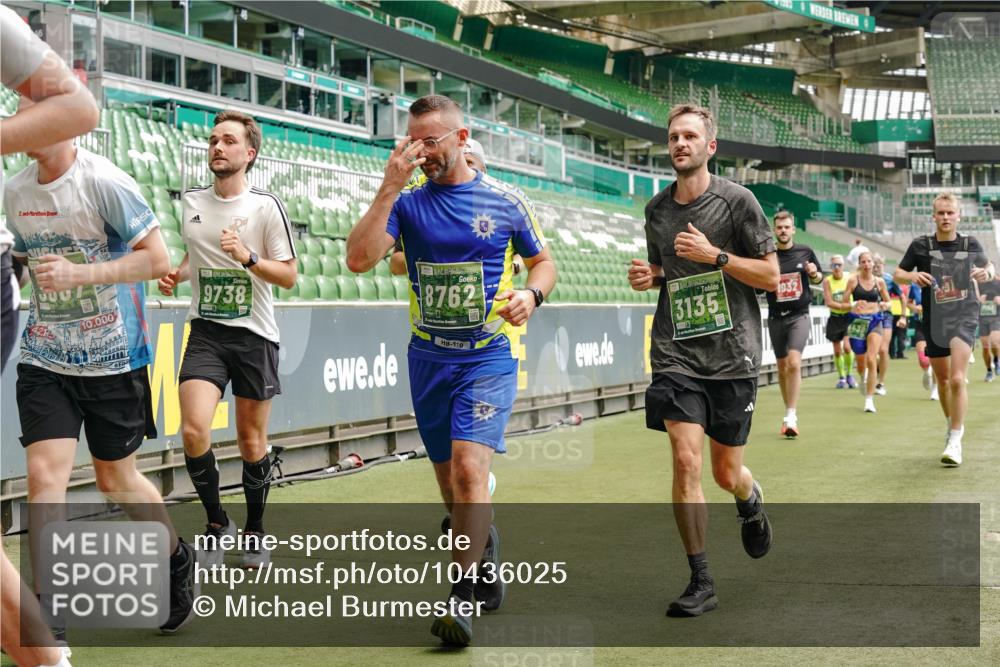 13.09.2026 - 21. swb-Marathon Bremen Michael Burmester http://msf.ph/oto/10436025 13.09.2026 13:05:36 Laufen im Stadion 109, 178, 217, 244, 287, 323, 394, 430, 454, 534, 536, 565, 578, 613, 647, 784, 891, 900, 1073, 1239, 1243, 1274, 1307, 1308, 1365, 1373, 1380, 1456, 1533, 1574, 1581, 1627, 1656, 1687, 1780, 1909, 1914, 1932, 1941, 2023, 2076, 2089, 2126, 2241, 2244, 2265, 2301, 2310, 2355, 2369, 2393, 2430, 2452, 2464, 2602, 2723, 2742, 2764, 2867, 2872, 2910, 2919, 2957, 2959, 2985, 3028, 3030, 3115, 3217, 3278, 3320, 3343, 3419, 3425, 3444, 3485, 3521, 3796, 3909 meine-sportfotos.de