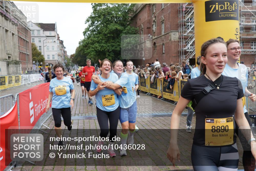 13.09.2026 - Kiel Lauf Yannick Fuchs http://msf.ph/oto/10436028 13.09.2026 09:50:10 Ziel 639, 951, 1033, 1366, 1796, 3042, 3602, 4856, 5535, 5619, 7142, 7864, 8042, 8584, 8585, 8589, 8790, 8890, 9683, 9780, 9793, 10074, 10108, 10487, 10491, 10548, 10653, 11565, 11814, 1033, 2066, 2110, 2366, 2976, 3571, 3687, 3914, 4067, 4125, 5791, 6359, 6658, 6706, 6707, 7606, 7641, 7884, 7937, 8128, 9122, 9944, 10105, 10159, 10178, 10229, 10565, 10990, 11973, 12045, 12047, 12462, 12560, 12749, 2811, 2816, 3561, 3698, 4229, 5184, 5254, 5596, 8023 meine-sportfotos.de