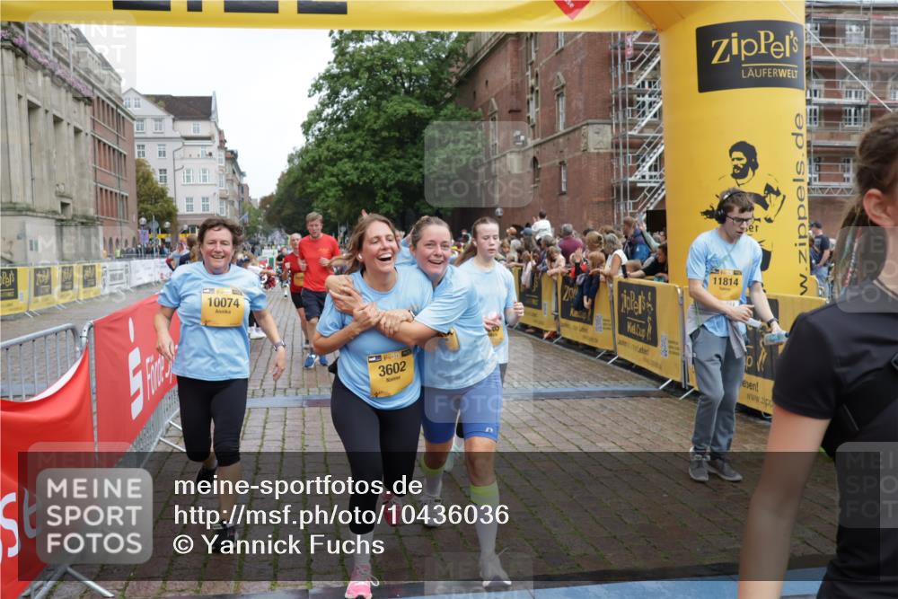 13.09.2026 - Kiel Lauf Yannick Fuchs http://msf.ph/oto/10436036 13.09.2026 09:50:10 Ziel 639, 951, 1033, 1366, 1796, 3042, 3602, 4856, 5535, 5619, 7142, 7864, 8042, 8584, 8585, 8589, 8790, 8890, 9683, 9780, 9793, 10074, 10108, 10487, 10491, 10548, 10653, 11565, 11814, 1033, 2066, 2110, 2366, 2976, 3571, 3687, 3914, 4067, 4125, 5791, 6359, 6658, 6706, 6707, 7606, 7641, 7884, 7937, 8128, 9122, 9944, 10105, 10159, 10178, 10229, 10565, 10990, 11973, 12045, 12047, 12462, 12560, 12749, 2811, 2816, 3561, 3698, 4229, 5184, 5254, 5596, 8023 meine-sportfotos.de