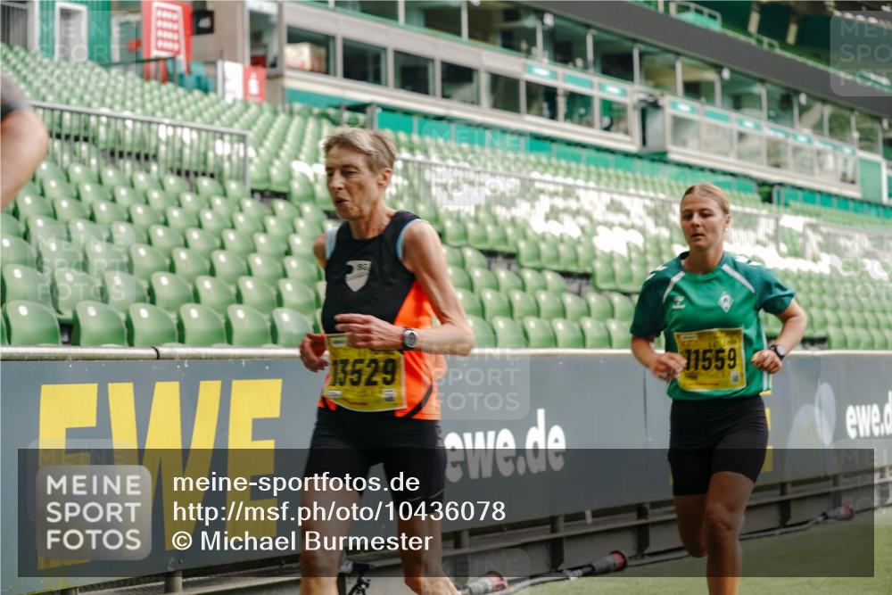 13.09.2026 - 21. swb-Marathon Bremen Michael Burmester http://msf.ph/oto/10436078 13.09.2026 10:26:06 Laufen im Stadion 10143, 10210, 10214, 10228, 10312, 10318, 10319, 10336, 10337, 10342, 10346, 10352, 10358, 10398, 10436, 10445, 10447, 10454, 10456, 10464, 10504, 10536, 10541, 10583, 10593, 10632, 10735, 10742, 10775, 10806, 10807, 10816, 10861, 10866, 10873, 10987, 10988, 10992, 11015, 11019, 11020, 11088, 11108, 11130, 11135, 11155, 11187, 11199, 11209, 11232, 11265, 11279, 11312, 11375, 11442, 11447, 11468, 11527, 11607, 11615, 11704, 11758, 11948, 12281, 12406, 12426 meine-sportfotos.de