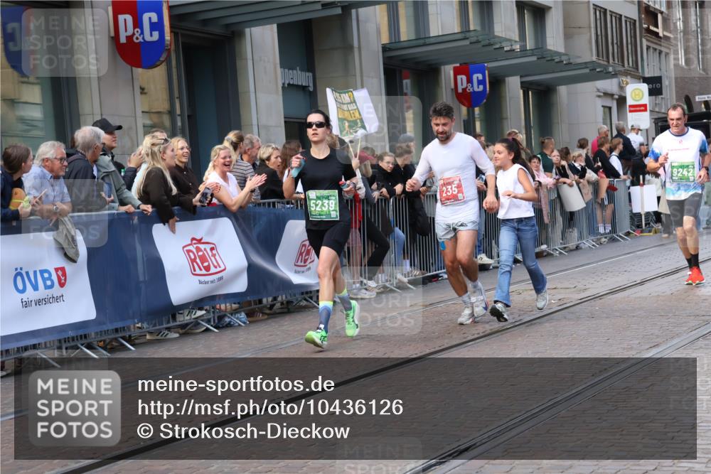 13.09.2026 - 21. swb-Marathon Bremen Strokosch-Dieckow http://msf.ph/oto/10436126 13.09.2026 13:14:19 Ziel 199, 376, 615, 616, 1043, 1125, 1455, 1492, 1814, 2251, 2847, 2971, 2997, 3012, 3057, 3085, 3175, 3821, 3834, 4097, 4246, 4569, 4586, 4685, 5239, 5649, 5794, 5836, 5962, 6130, 6472, 6506, 7117, 7251, 7782, 7826, 8366, 8409, 8456, 9242, 9868, 10016, 107, 235, 469, 1433, 1542, 1613, 1998, 2043, 2084, 2203, 2701, 2824, 2913, 2922, 3545, 4452, 4728, 5593, 5610, 5986, 6145, 7029, 7435, 7591, 7659, 7963, 8118, 8886, 8919, 9426, 9783, 10105 meine-sportfotos.de