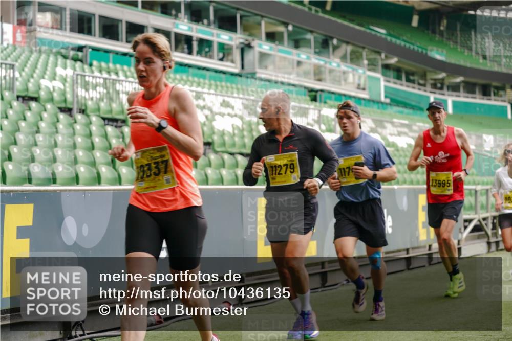 13.09.2026 - 21. swb-Marathon Bremen Michael Burmester http://msf.ph/oto/10436135 13.09.2026 10:26:08 Laufen im Stadion 10143, 10210, 10214, 10228, 10312, 10318, 10319, 10336, 10337, 10342, 10346, 10352, 10358, 10398, 10436, 10445, 10447, 10454, 10456, 10464, 10504, 10536, 10541, 10583, 10593, 10632, 10735, 10742, 10775, 10806, 10807, 10816, 10861, 10866, 10873, 10987, 10988, 10992, 11015, 11019, 11020, 11063, 11088, 11108, 11130, 11135, 11155, 11187, 11199, 11209, 11232, 11265, 11279, 11312, 11375, 11447, 11468, 11527, 11607, 11615, 11704, 11758, 11948, 12281, 12406, 12426 meine-sportfotos.de
